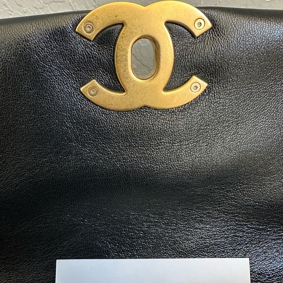 -SOLD- 💯Authentic Chanel 19 Small - Picture 15 of 15